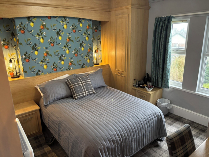 Bedroom 2, Cumbrian Lodge, Cumbria