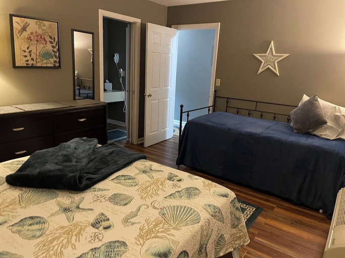 Room 2, Condominium Suites at Lake Winnipesaukee, Belknap