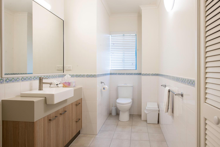 Bathroom 4, Coral Sea Vista Apartments, Whitsunday