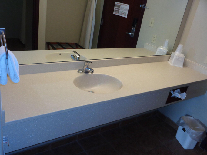 Bathroom 3, Fairgrounds Inn, Perry