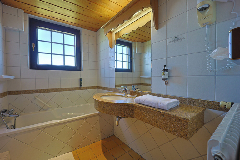 Bathroom 4, Hotel Arnold, Bas-Rhin