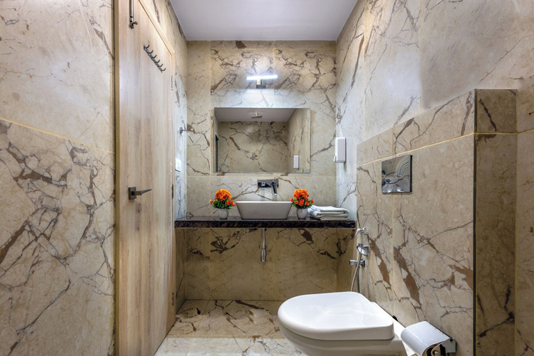 Bathroom 3, Limewood By zenvana, Dehradun