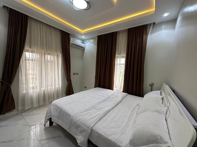 Room 5, Grand Lynks Apartment, AbujaMun