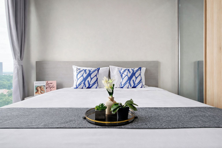Room 5, Wooden Accents Studio At Monroe Tower Apartment, Cikarang