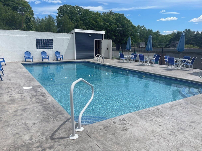 Pool 4, Condominium Suites at Lake Winnipesaukee, Belknap