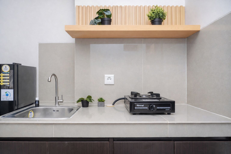 Private kitchen 4, Urban Chic Studio At Vasaka Solterra Apartment, Jakarta Selatan