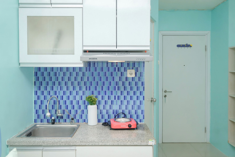 Private kitchen, Nice And Strategic Studio At Apartment Green Pramuka City, Jakarta Pusat