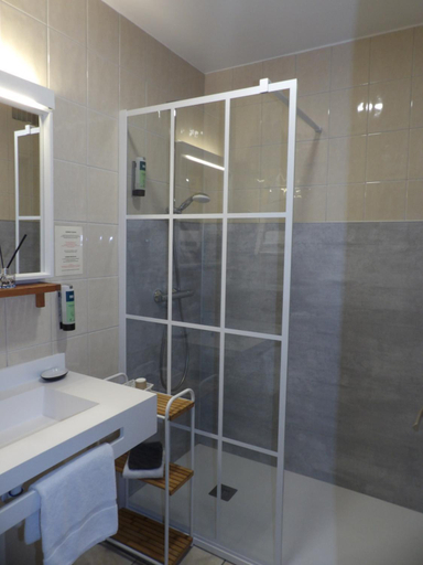 Bathroom 2, Logis Hotel Restaurant Le Jardin Delice, Allier