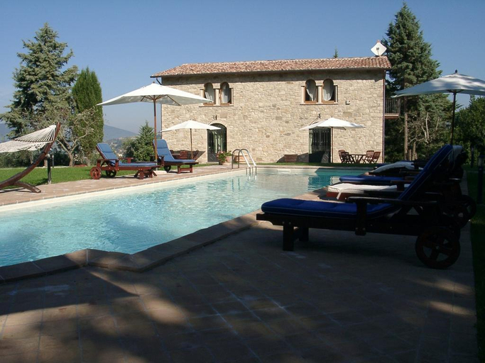 Sport & Beauty 2, Villa Cottage Umbertide, close to Gubbio and Assisi, with panoramic pool, Perugia