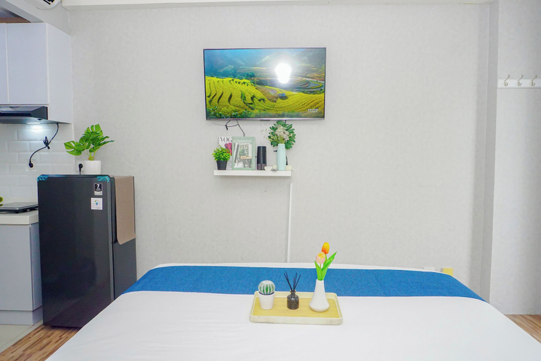 Room 2, Damask Style Studio At Signature Park Grande Apartment, South Jakarta