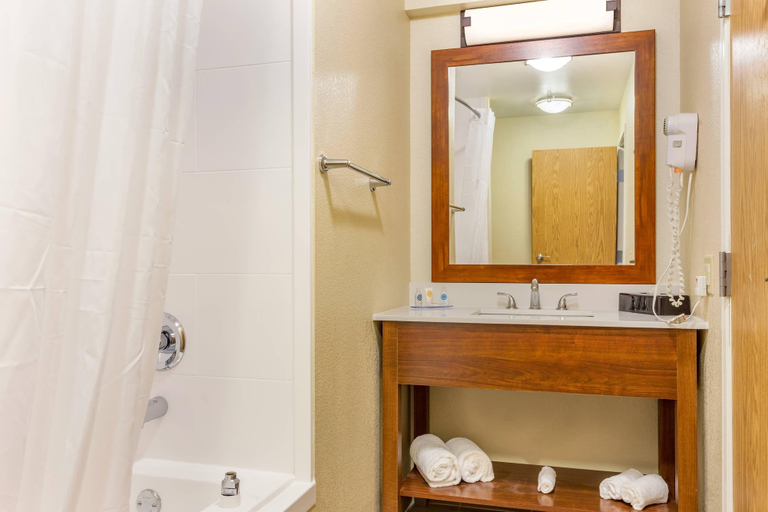 Bathroom 4, Comfort Inn DeKalb - University Area, De Kalb