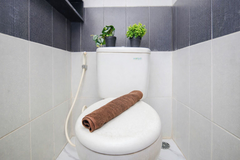 Bathroom 5, Comfortable Classic Studio At Apartment Cinere Bellevue Suites, Depok