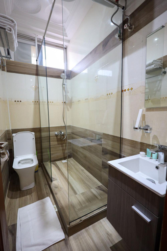 Bathroom 3, Airport West Hotel Accra, Accra