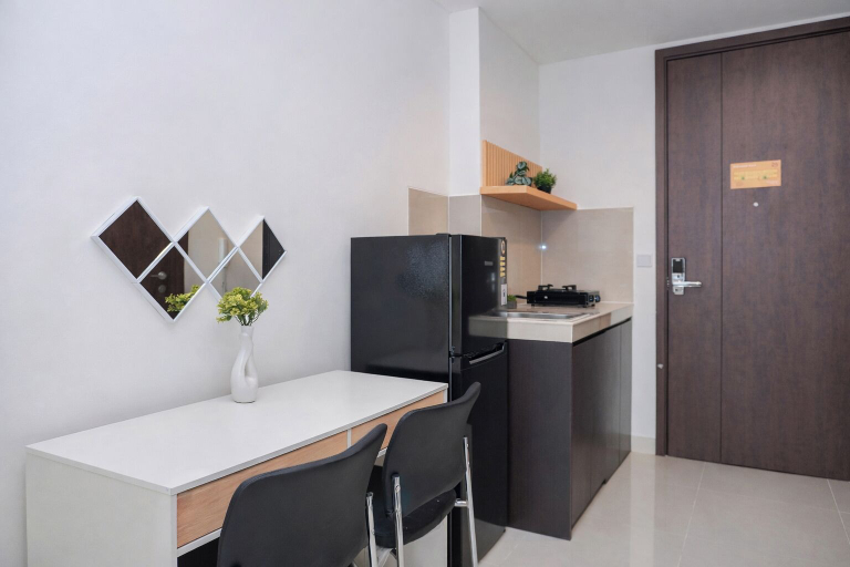 Private kitchen 2, Comfy Studio For 2 Pax At Vasaka Solterra Apartment, Jakarta Selatan