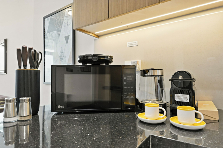 Microwave, Bloomfields Modern 1BR in Azizi Vista, Dubai
