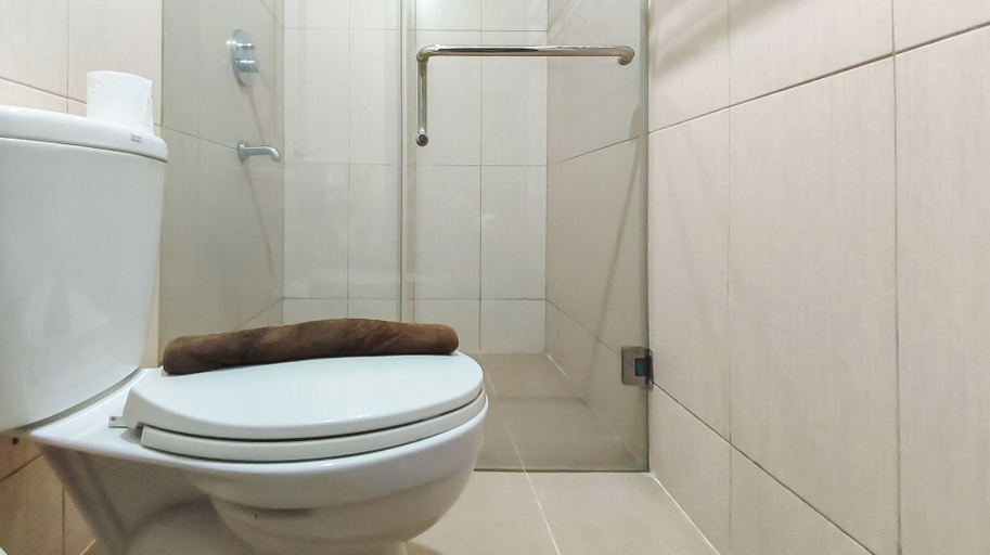 Bathroom 3, Cozy And Minimalist Space 2Br At Tamansari Papilio Apartment, Surabaya