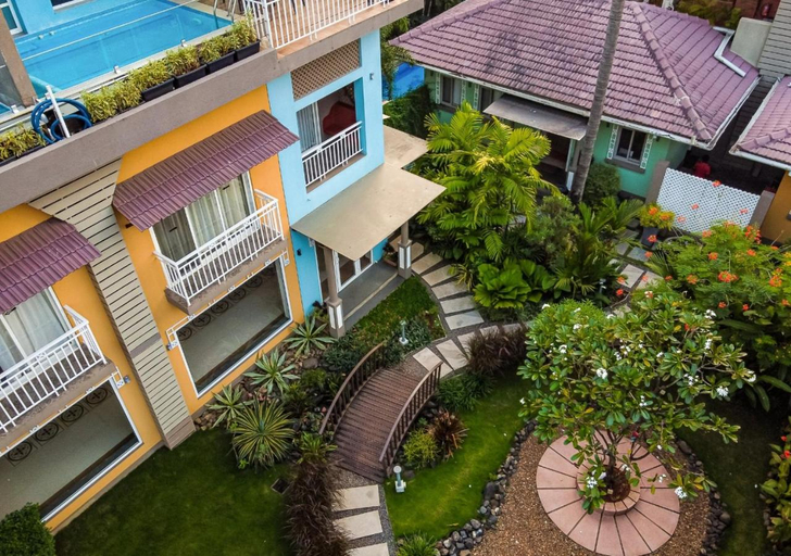 Exterior & Views