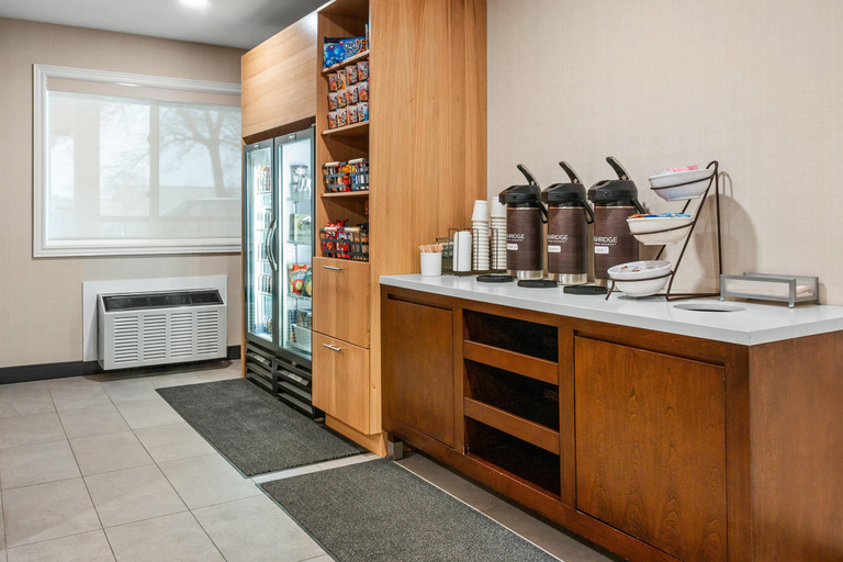 Food & Drinks 5, Country Inn & Suites by Radisson Winnipeg, Division No. 11