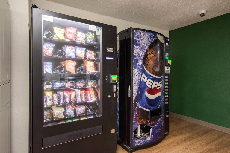Food & Drinks, Suburban Studios Durham-Raleigh, Durham