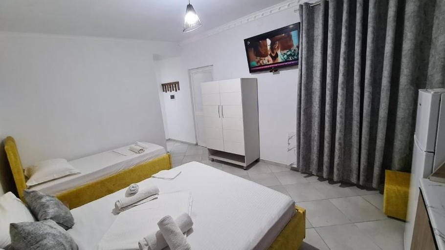 Bedroom 3, Full Moon Apartments, Sarandës