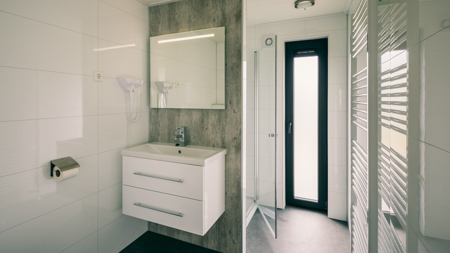 Bathroom, Summio Vakantiepark Zeedijk, Dirksland