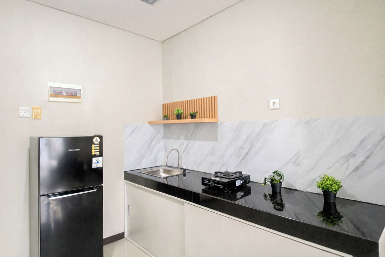 Private kitchen, Tranquil 2Br For 6 Pax At Nifarro Park Apartment, Jakarta Selatan