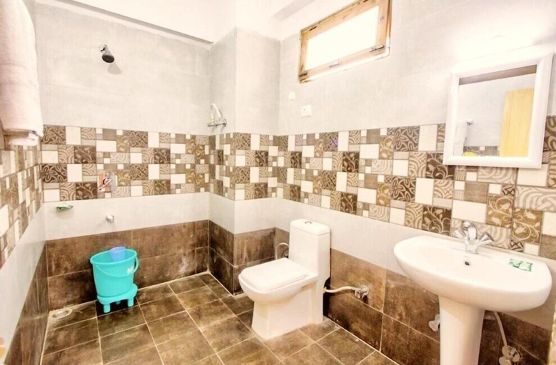 Bathroom, Hotel J J Regency Manali, Kullu