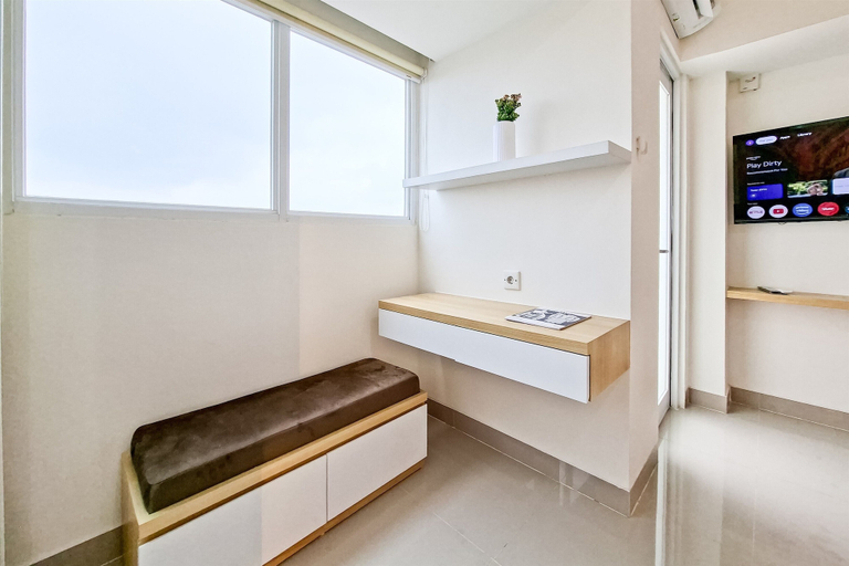 Room 4, Minimalist Nook Studio At Cisauk Point Apartment, Tangerang