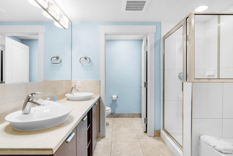 Bathroom 5, Bahia 4324, Walton