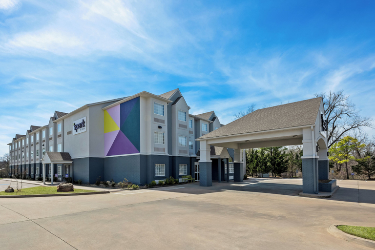 Exterior & Views 2, Spark by Hilton Stillwater, Payne