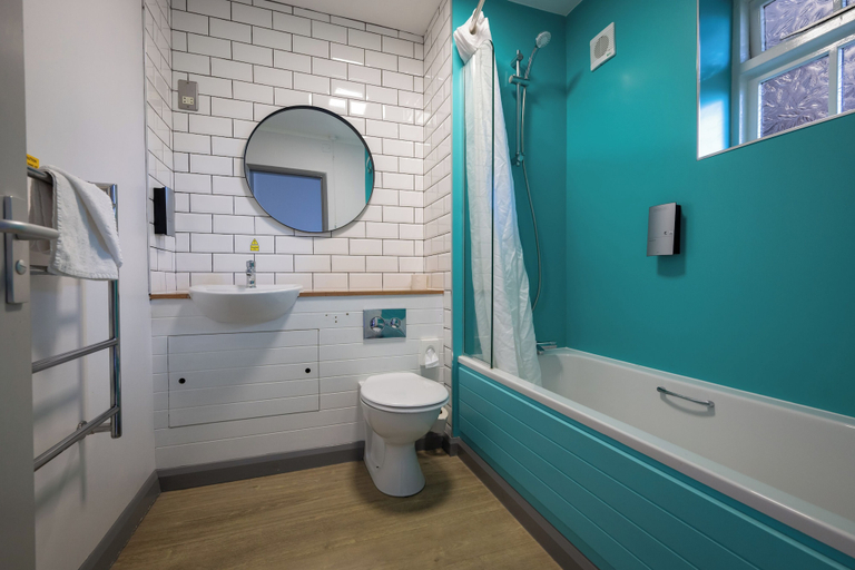 Bathroom 2, Mill on the Soar by Greene King Inns, Leicestershire