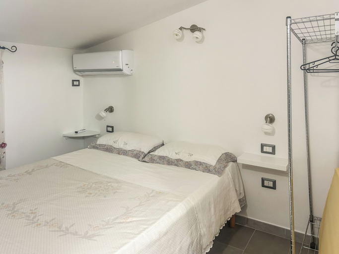 Room 5, Annarosa08, Sassari