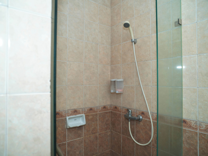 Bathroom 3, Stylish 3Br For 6 Pax At Puri Garden Apartment, Jakarta Barat