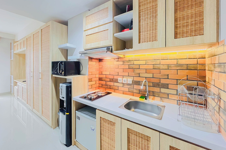 Private kitchen, Delightful Studio Space At Apartment Patraland Amarta, Sleman