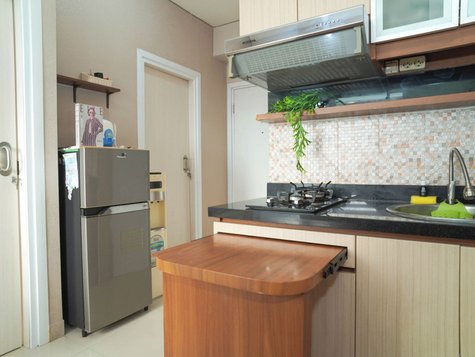 Private kitchen 2, Homelike And Neat 2Br At Apartment Green Pramuka City, Jakarta Pusat