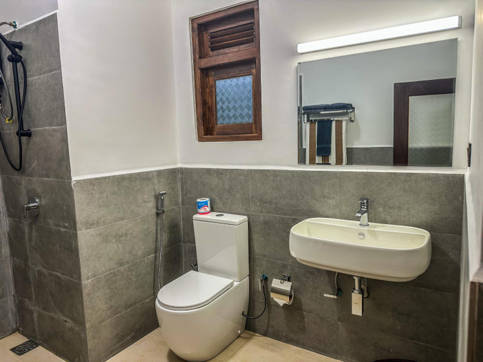 Bathroom 4, Lankapura Heritage, Dambulla