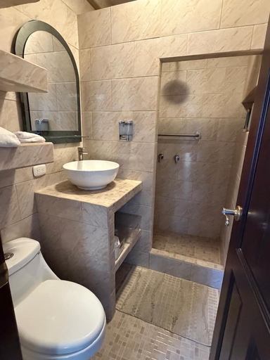 Bathroom 3, Apartamentos Confortables  Aeropuerto, ZONA 13