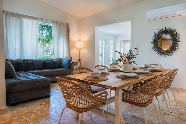 Room 5, Pelegrina Beach Haus 6BR Chef Powered G SJ