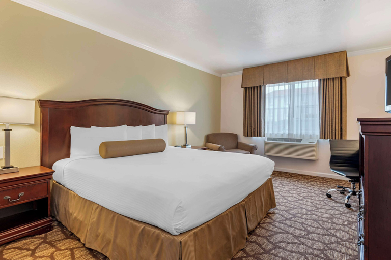Bedroom 3, Best Western Salinas Monterey Hotel, Monterey
