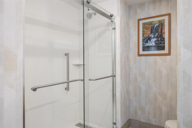 Bathroom 4, Hampton Inn by Hilton Richmond Chester, Chesterfield