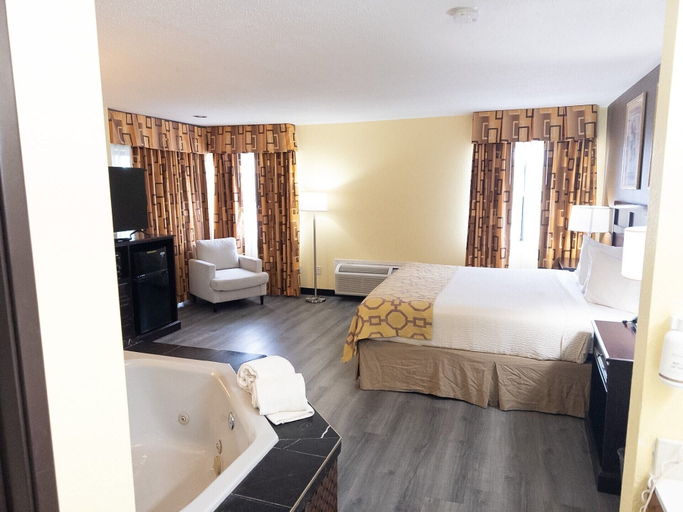Bedroom 3, Baymont by Wyndham Battle Creek Downtown, Calhoun