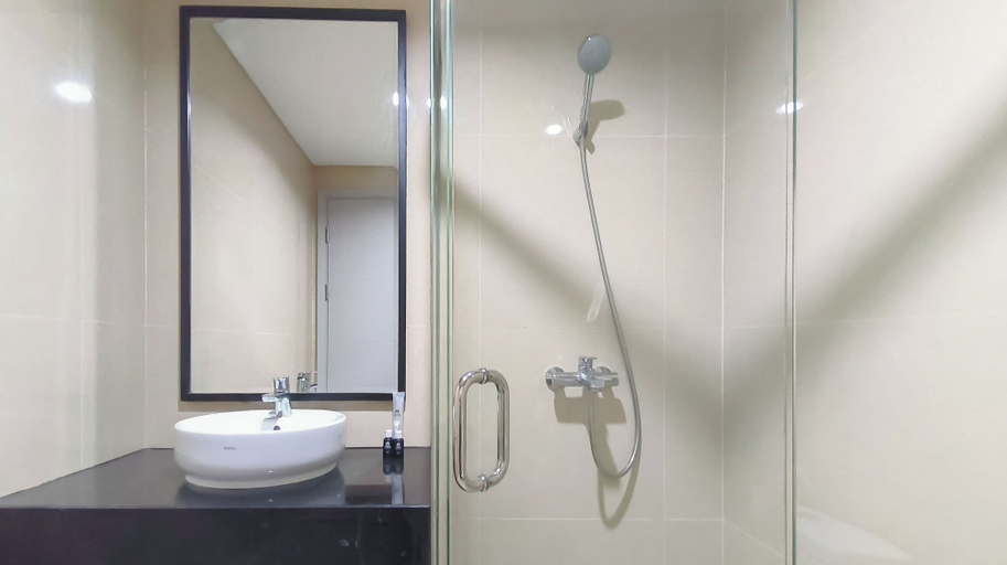 Bathroom 4, Elegant And Cozy 2Br At Grand Sungkono Lagoon Apartment, Surabaya