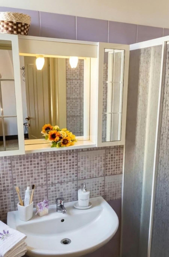 Bathroom 4, Mercanti, Taranto