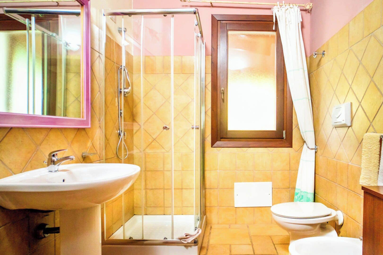 Bathroom, Villa Bithia SaBratza Vacanze, Cagliari