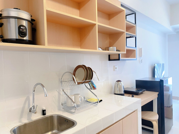 Private kitchen 5, Comfy And Good Deal Studio Tokyo Riverside Pik 2 Apartment, Tangerang