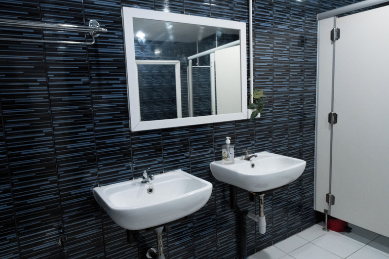 Bathroom 3, Khaosan Station Hostel, Phra Nakhon