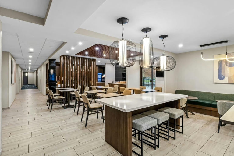 Food & Drinks 5, SpringHill Suites by Marriott Pittsburgh Airport, Allegheny