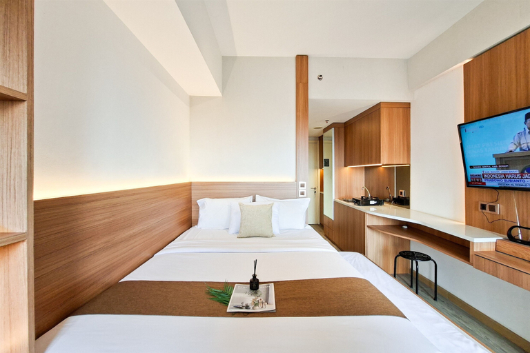 Room 4, Studio For 3 Pax Apartment At M-Town Residence, Tangerang