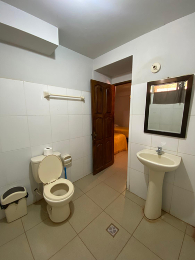 Bathroom 4, The Baron House, Sud Chichas