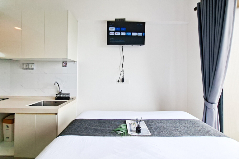 Bedroom 3, Basic Look Studio Apartment At Sky House Bsd Near Aeon Mall, Tangerang Selatan